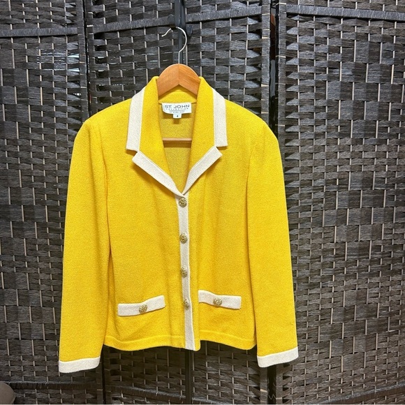 St. John yellow Santana knit jacket size 4 classic gold buttons classic - Picture 3 of 7